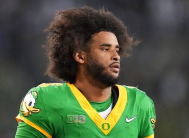 Oregon Ducks Quarterback Injured During USC Game