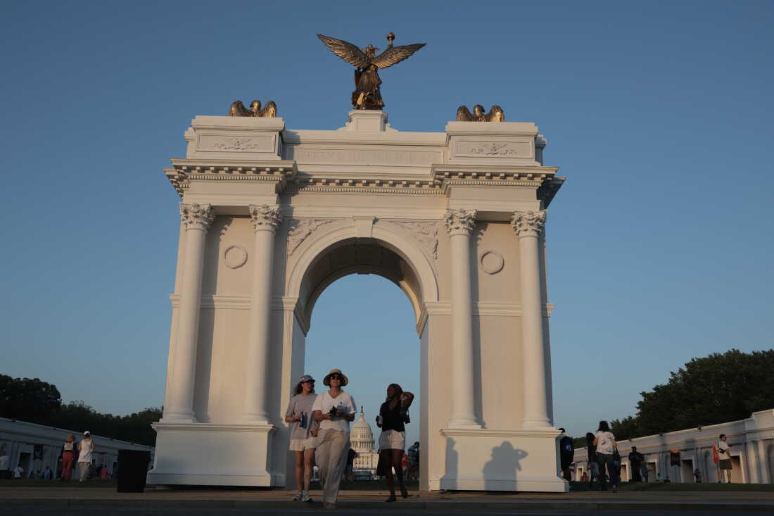 Controversy Over Planned Trump Arch Near National Mall