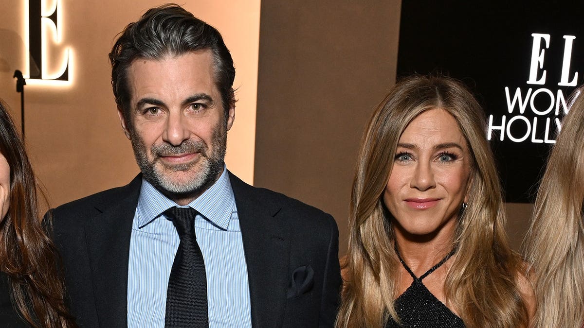 Jennifer Aniston Interviews Jim Curtis About His New Book