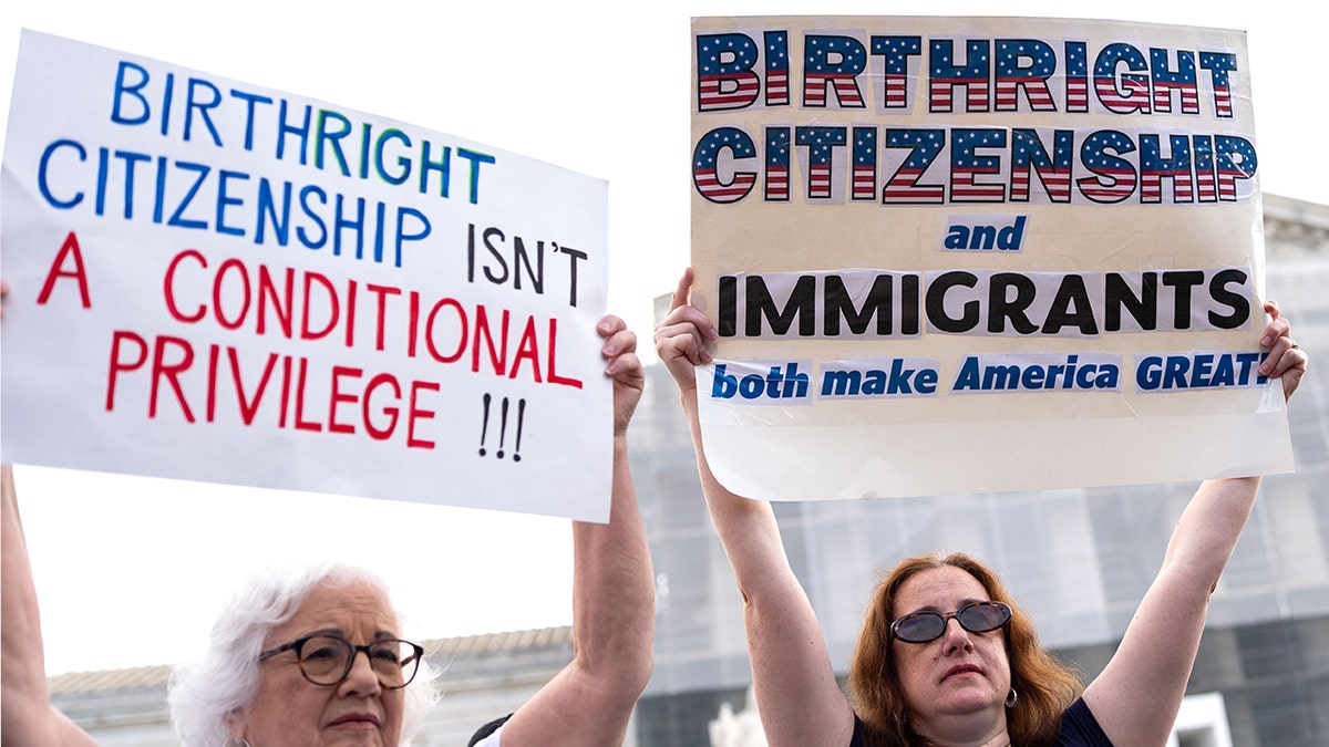 Judge Blocks Trump’s Birthright Citizenship Order