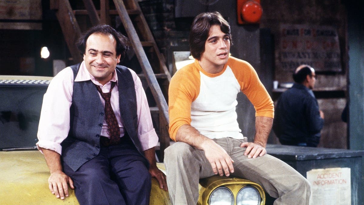 Danny DeVito Shares Stories of ’80s ‘Taxi’ Cast Parties