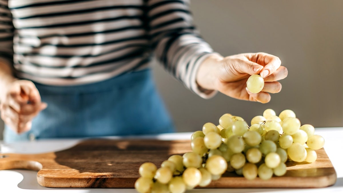 Natural Compound in Berries May Aid in Fat Breakdown