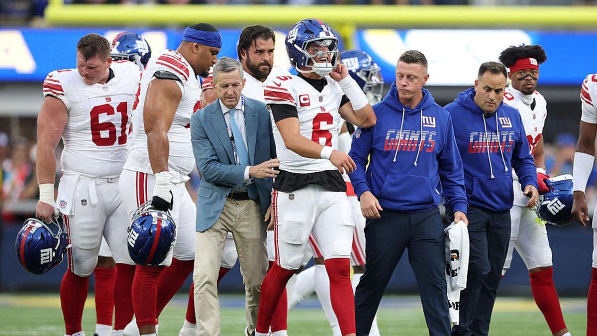 New York Giants Await Injury Status of Quarterback Jaxson Dart