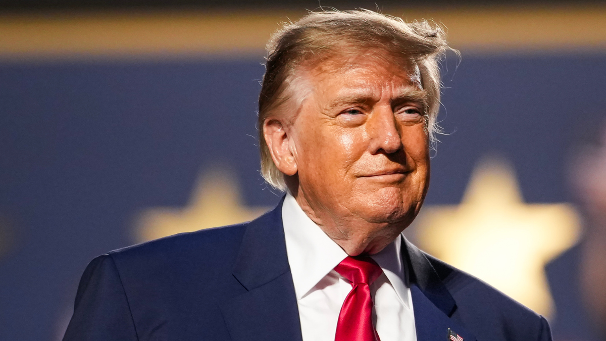 Trump’s $5,000 Pledge for Midterm Elections Faces Criticism