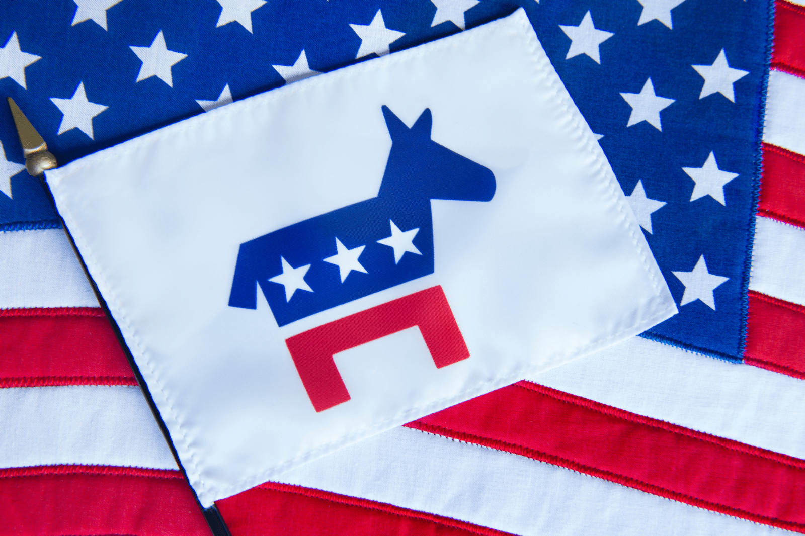 Democrats Narrowly Overtake Republicans on Economic Trust