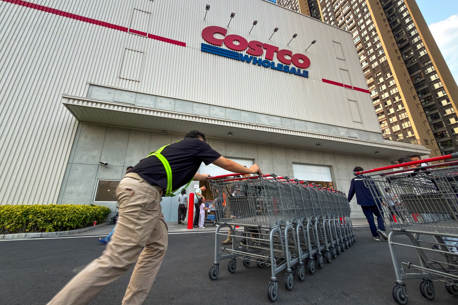 Costco Rations Kirkland Motor Oil Amid Rising Prices