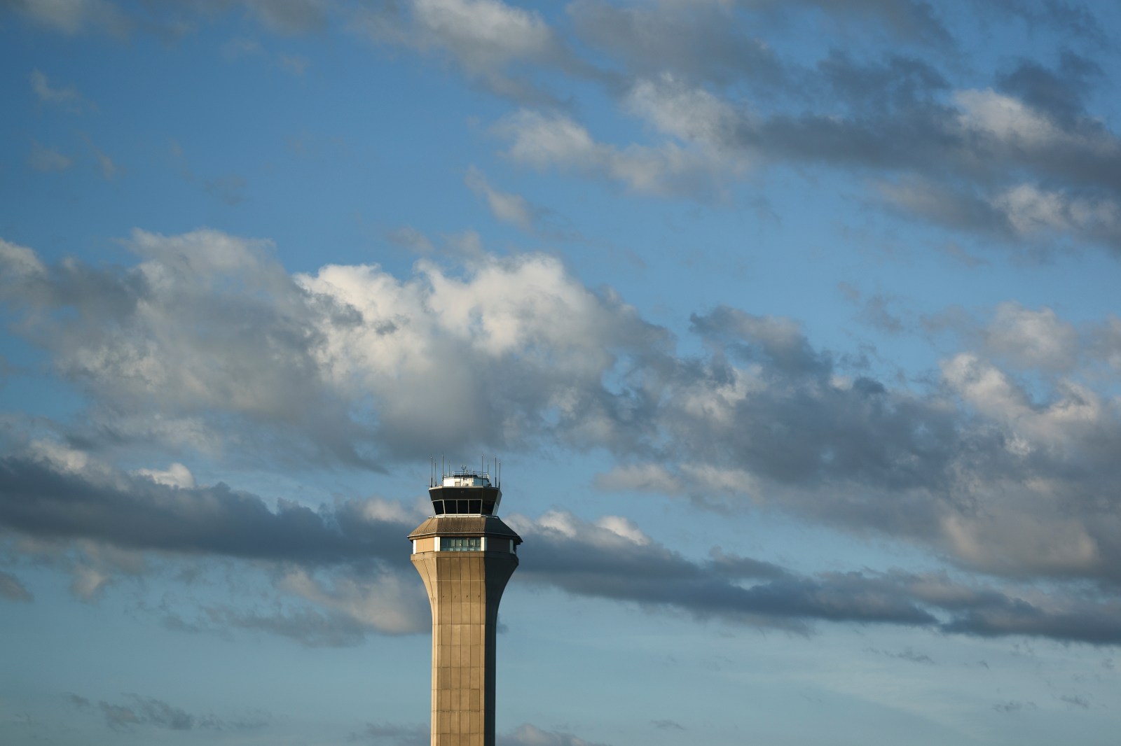 FAA Technology Outage Causes Extensive Flight Disruptions in Northeast