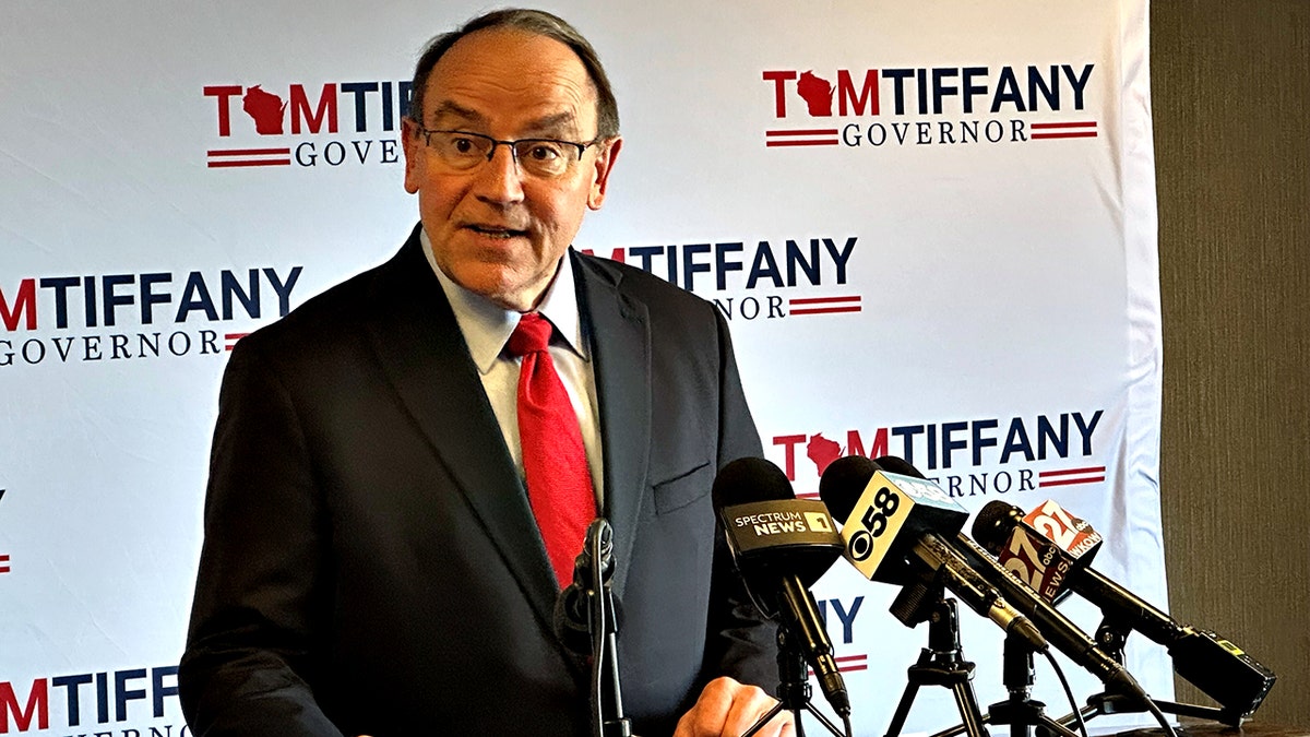 Wisconsin Governor Candidate Survives Plane’s Emergency Landing