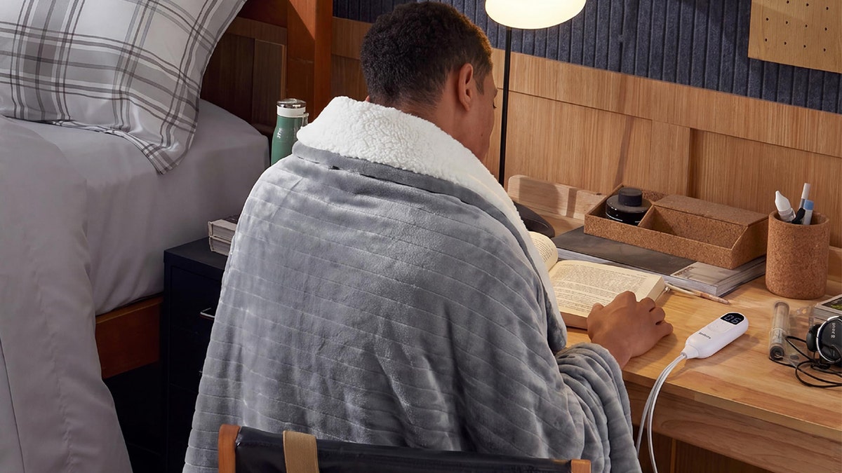 An Affordable Way to Stay Warm With Bedsure’s Heated Throw Blanket