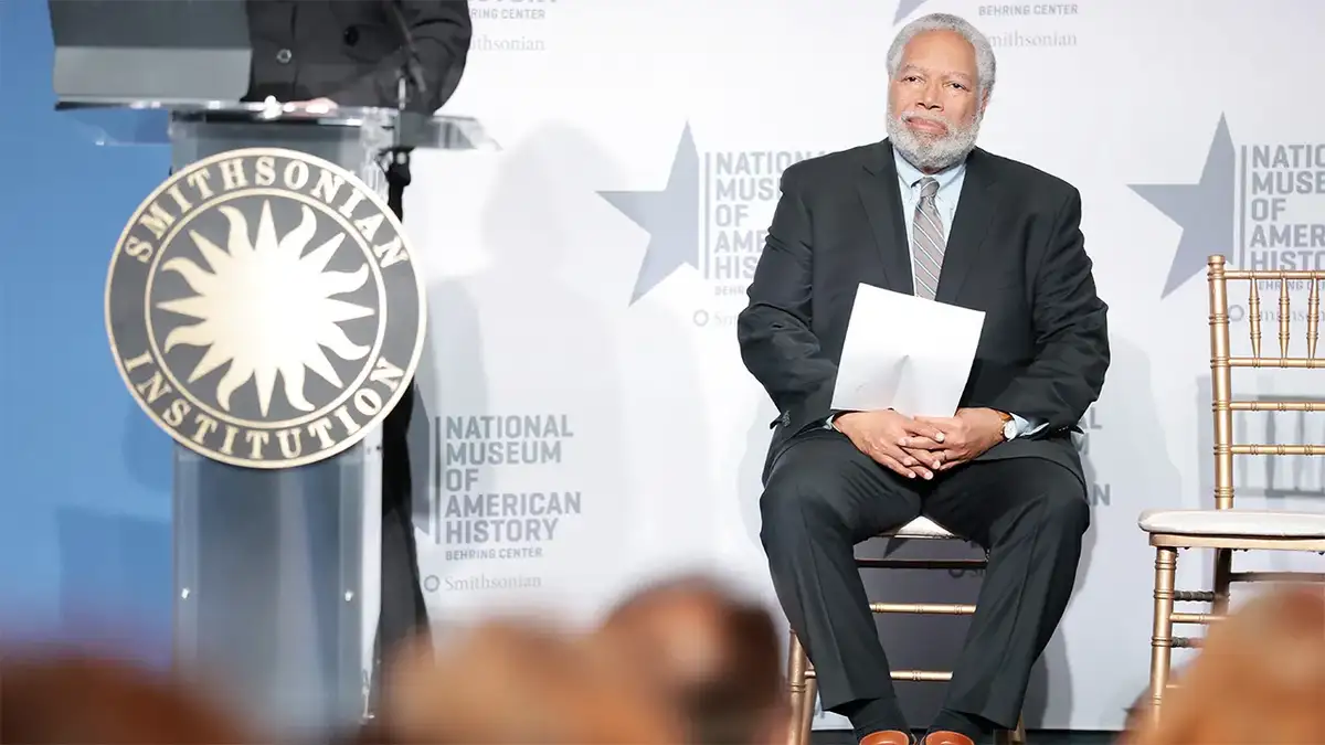 Chief Justice John Roberts Commends Smithsonian Head Amid Political Tensions