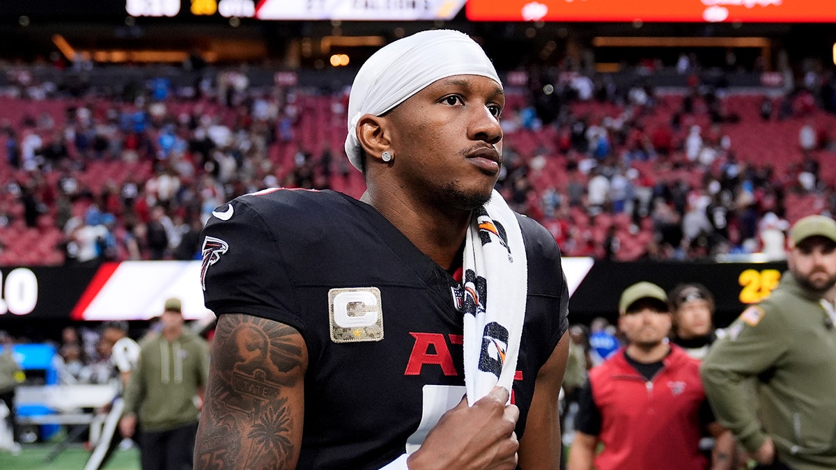 Lane Kiffin’s Reactions and Falcons’ Quarterback Challenges