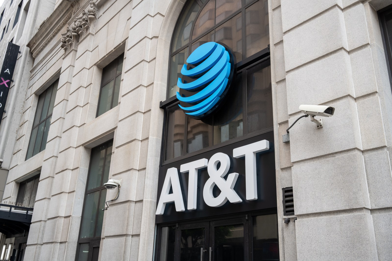 Widespread AT&T Outage Affects Thousands