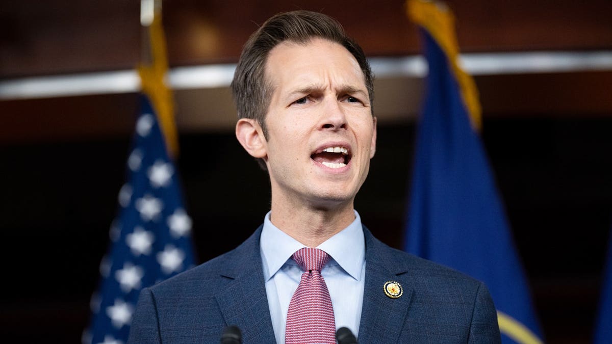 Auchincloss Defeats Progressive Challengers in Massachusetts Primary