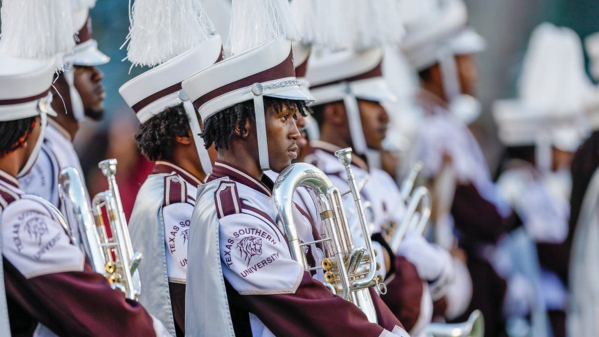 Texas Southern Tuba Player Handles Band Confrontation with Multi-tasking Skill