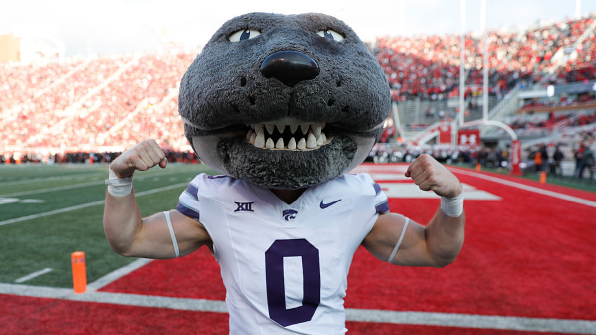 Willie the Wildcat’s Tough Night During Kansas State’s Offensive Showdown