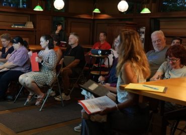 Architecture Enthusiasts Volunteer at Frank Lloyd Wright’s Oak Park Studio