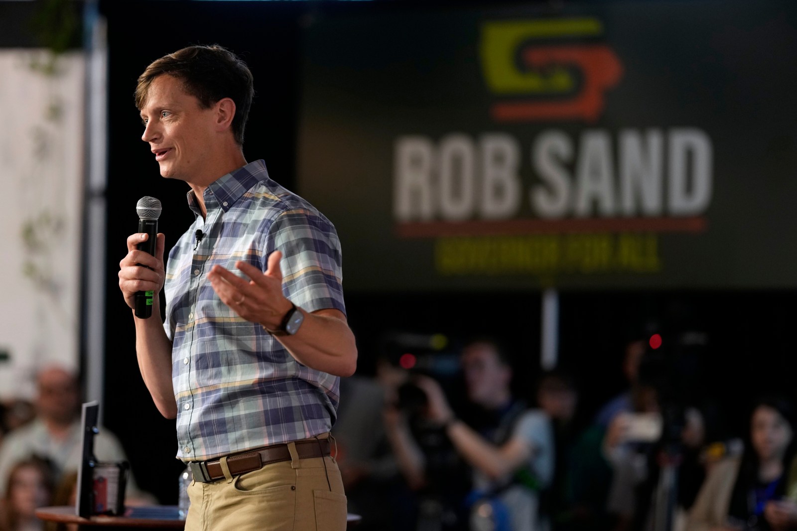 Democrats Gaining in Key Senate and Gubernatorial Races