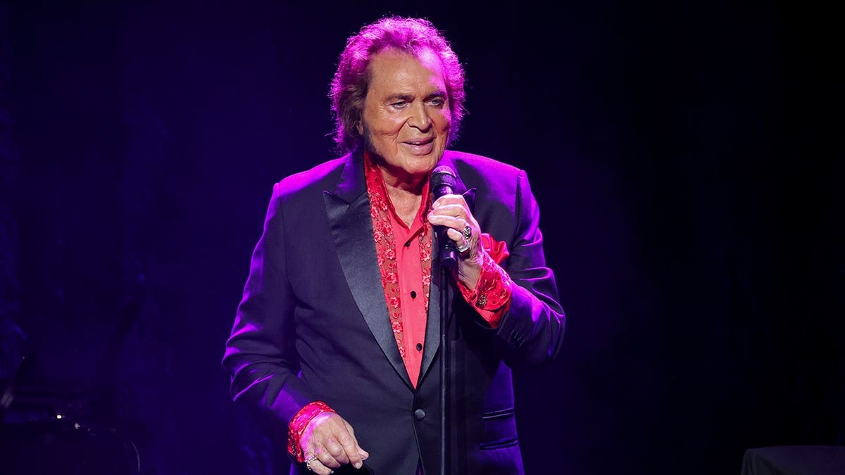 Engelbert Humperdinck Recalls How a Shoelace Saved His Life