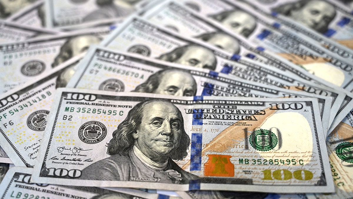 Controversy Arises in Iowa Over Prohibition of Local Guaranteed Income Programs