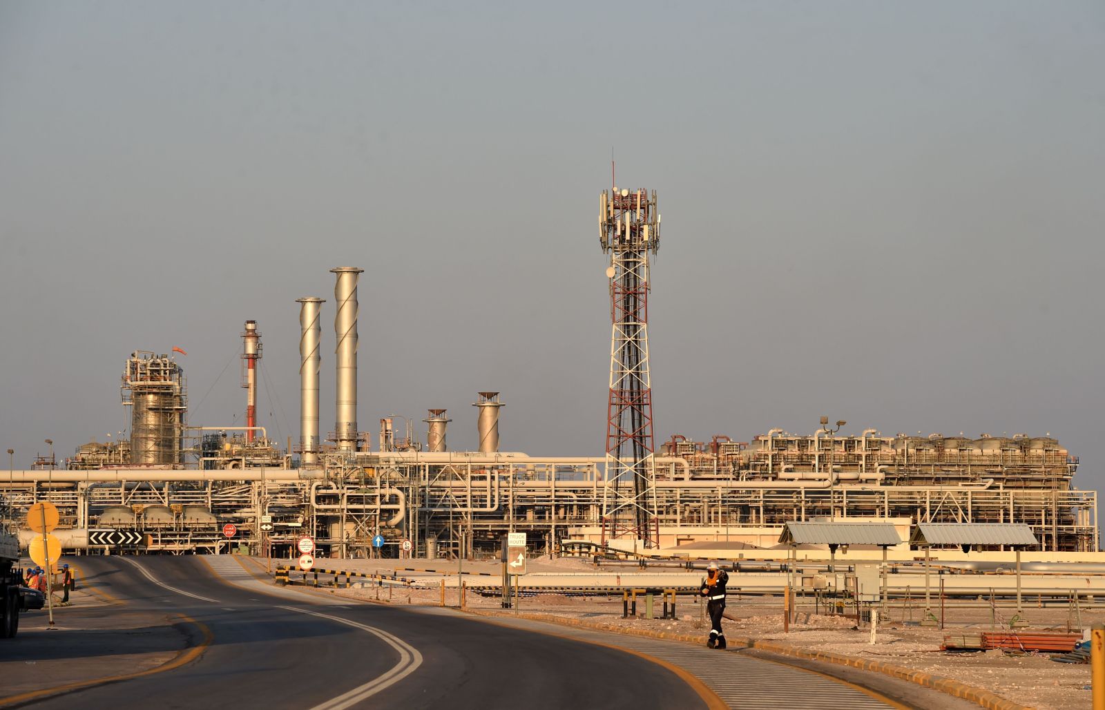 Saudi Arabia Faces Oil Export Challenges After Pipeline Closure