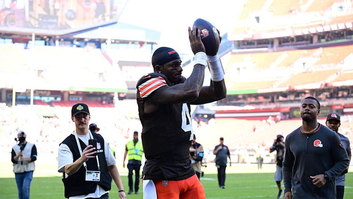 Deshaun Watson Wins Over Cleveland Crowd as Browns Defeat Panthers