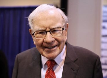 Warren Buffett Steps Down as Chairman of Berkshire Hathaway