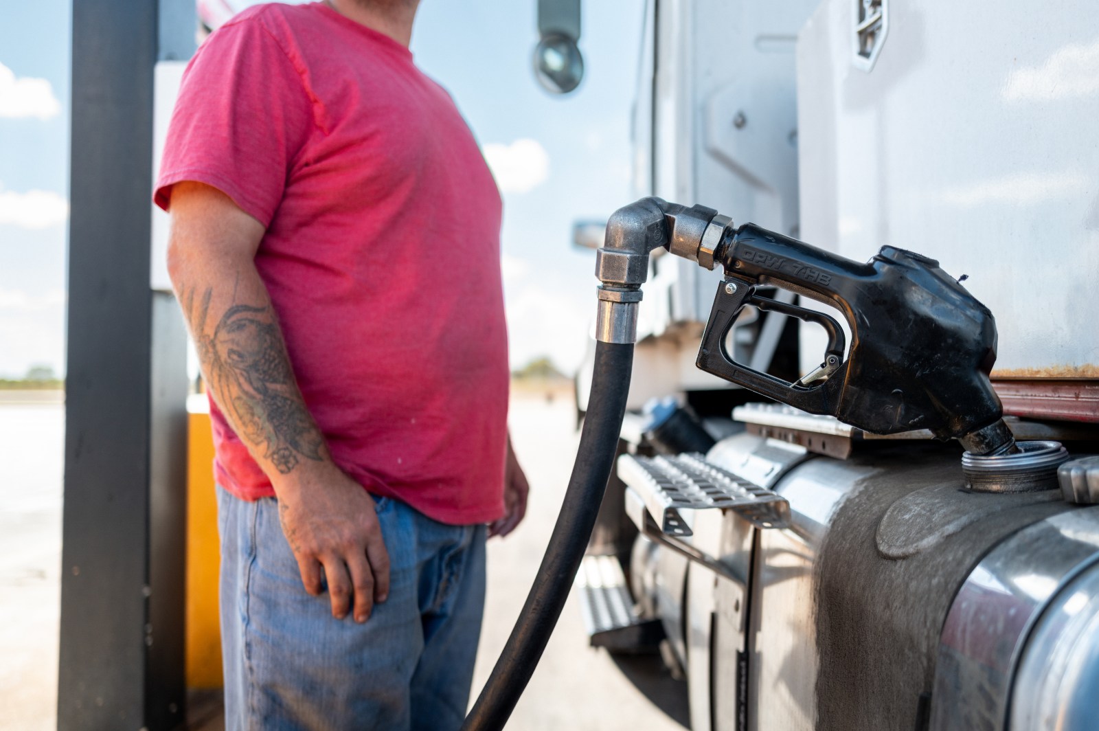 Truckers Face Pressure from Rising Diesel Prices Amid Strike Rumors