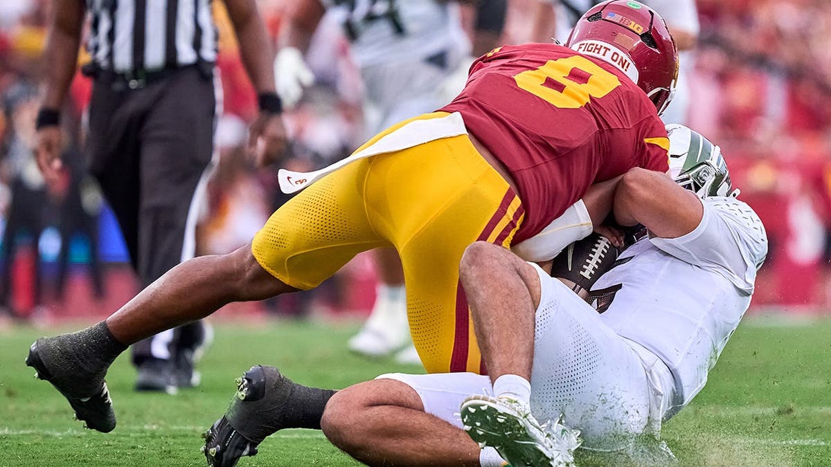 USC Trojans Suspend Linebacker Desman Stephens After Dangerous Hit