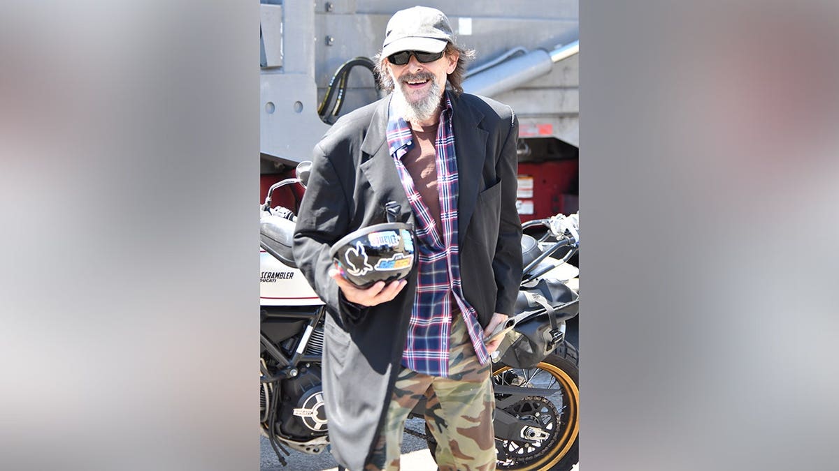 Judd Nelson’s Unrecognizable Appearance During Rare Outing