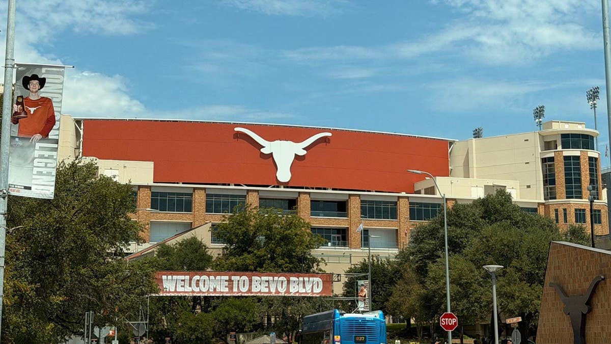 Texas Longhorns Face Ohio State in Anticipated Showdown