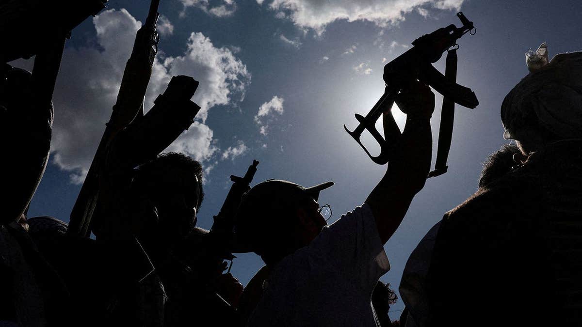 Houthi Rebels Intensify Conflict by Seizing Yemeni Port