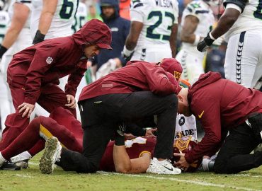Washington Commanders’ Leo Chenal Exits Game with Neck Injury