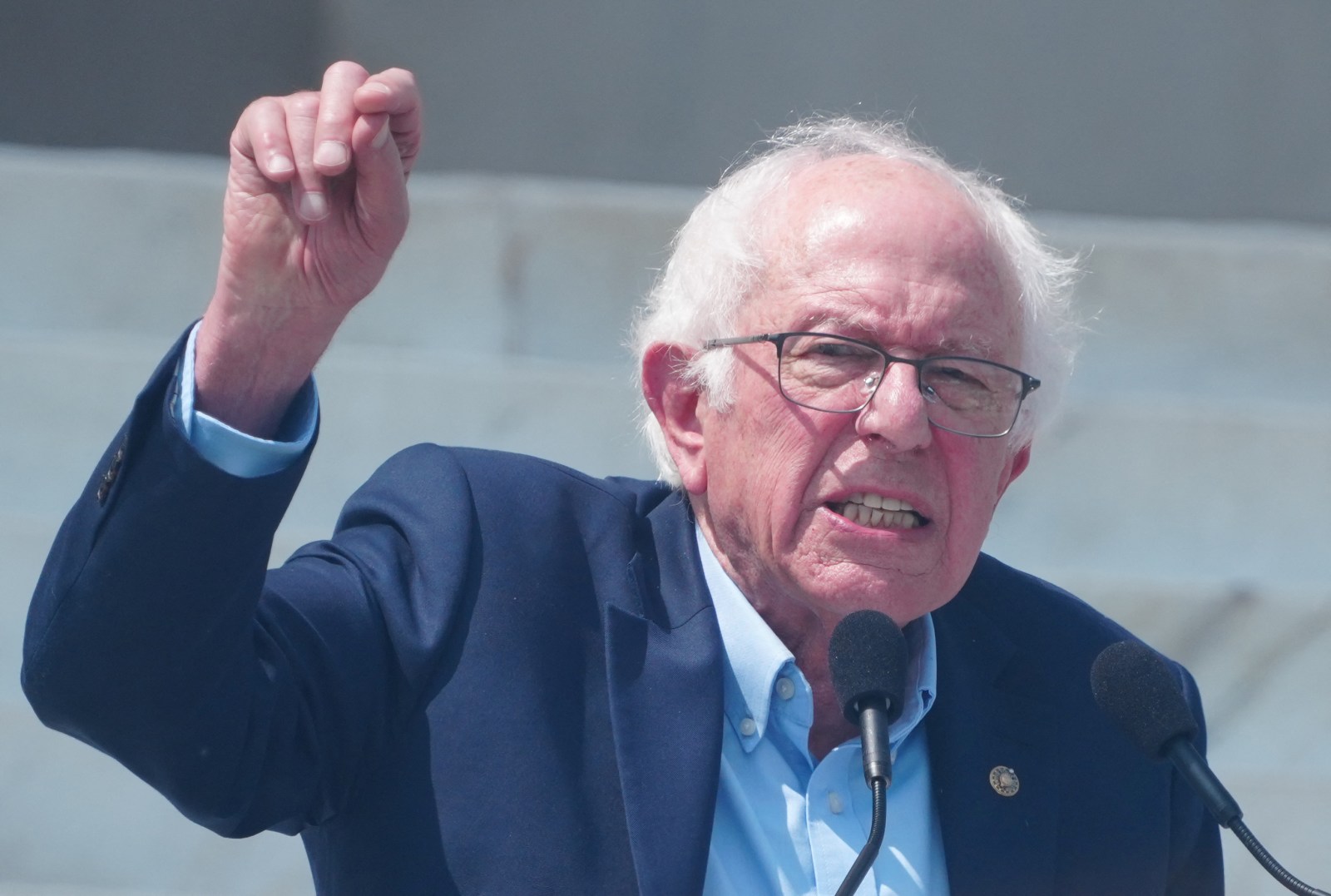 Sanders Pushes to Ban Uncontrolled AI