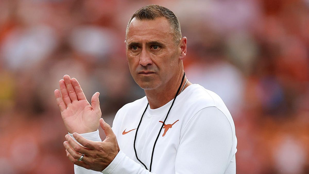 Holly Rowe Interviews Steve Sarkisian with No Glitches Before Texas vs. Tennessee Game