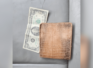 Thrift Store Find: Milwaukee Mother Discovers Hidden Wallet Surprise