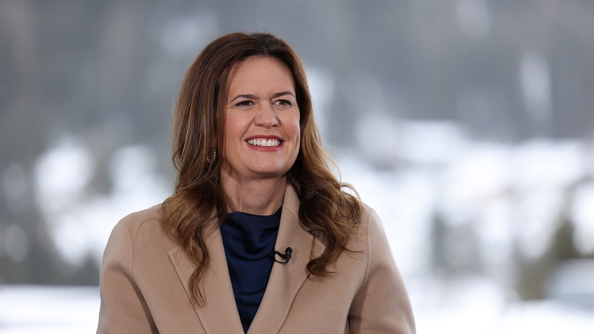 Backlash Over Campaign Ad by Gov. Sarah Huckabee Sanders