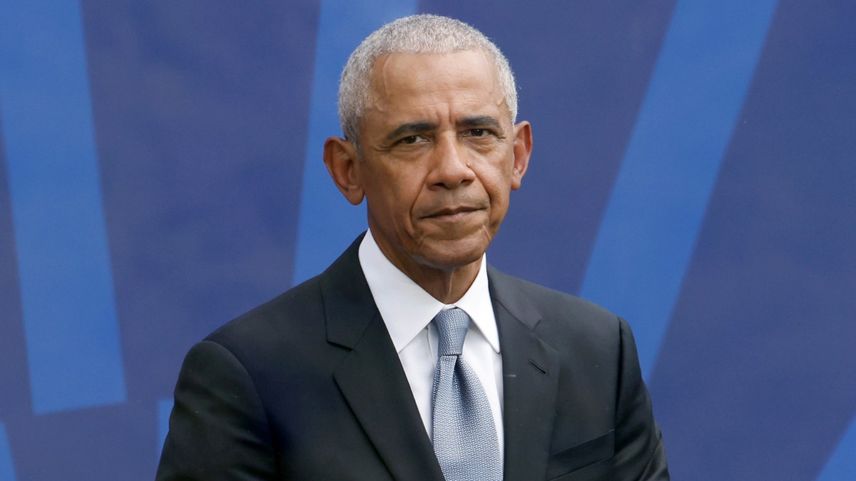 Obama Urges Democrats to Prioritize AI Oversight