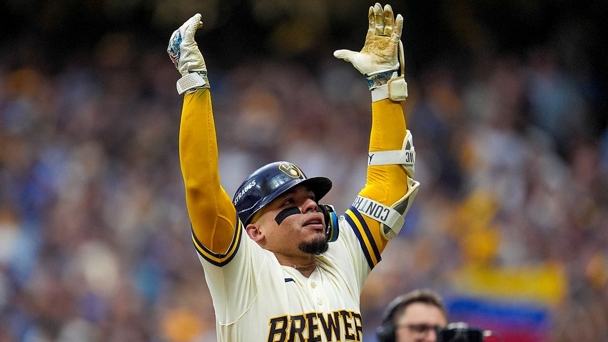 Brewers Clinch Game 2 Against Dodgers in National League Championship Series