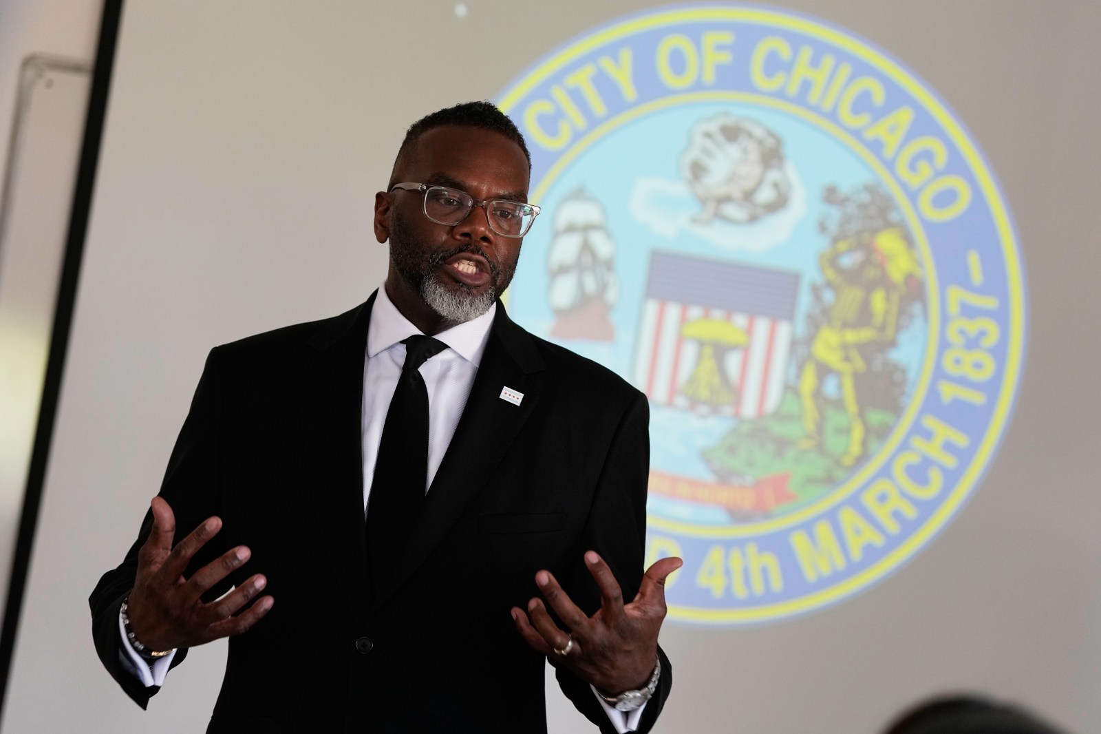 Chicago Child Fatally Stabbed: Mayor and Community Mourn Tragedy