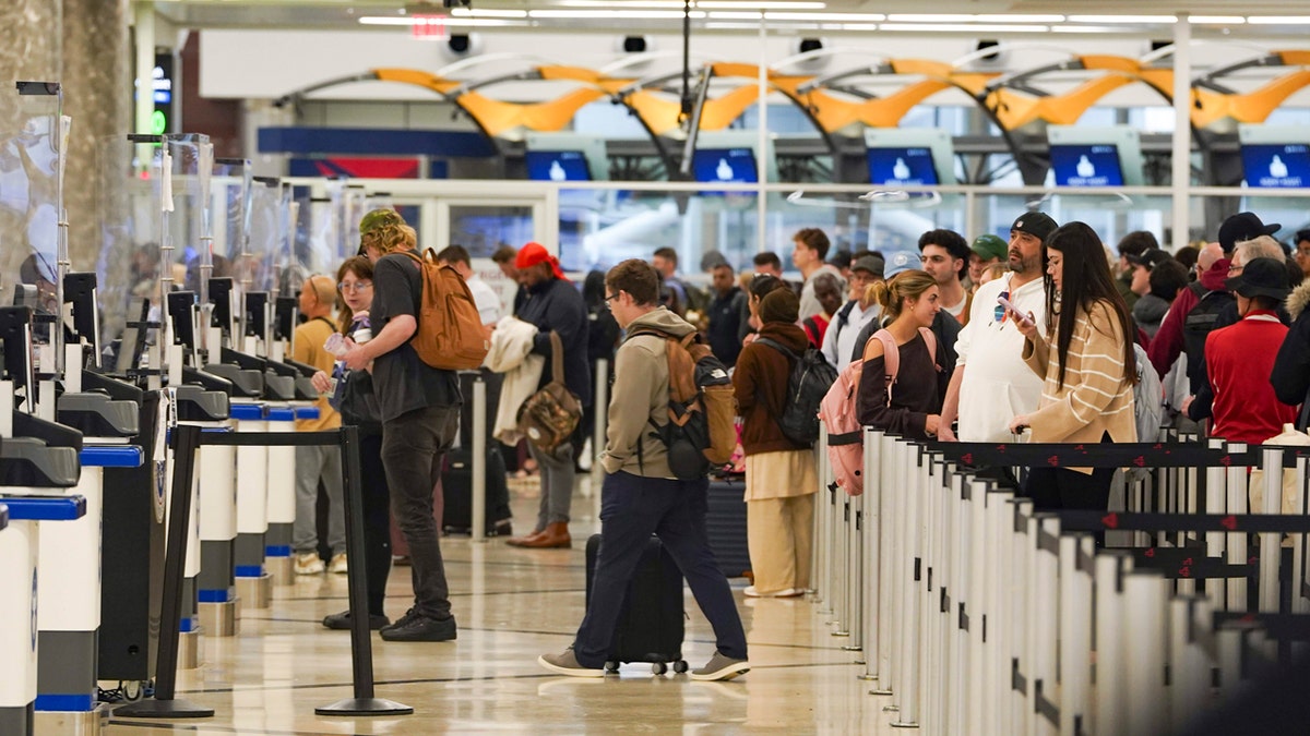 Airlines Challenge New Ebola-related US Travel Requirement