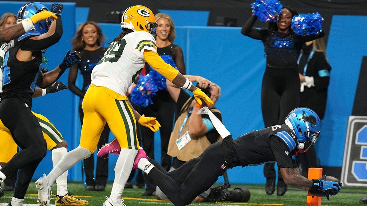 Controversial Officiating Overshadows Packers-Lions Game