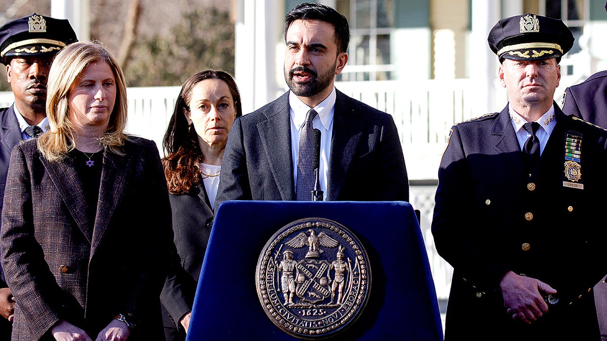 NYC Mayor Stands by Police Commissioner Amid Calls for Removal