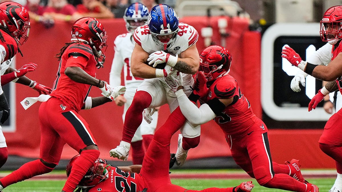 Giants’ Victory: McCarthy and Skattebo Shine