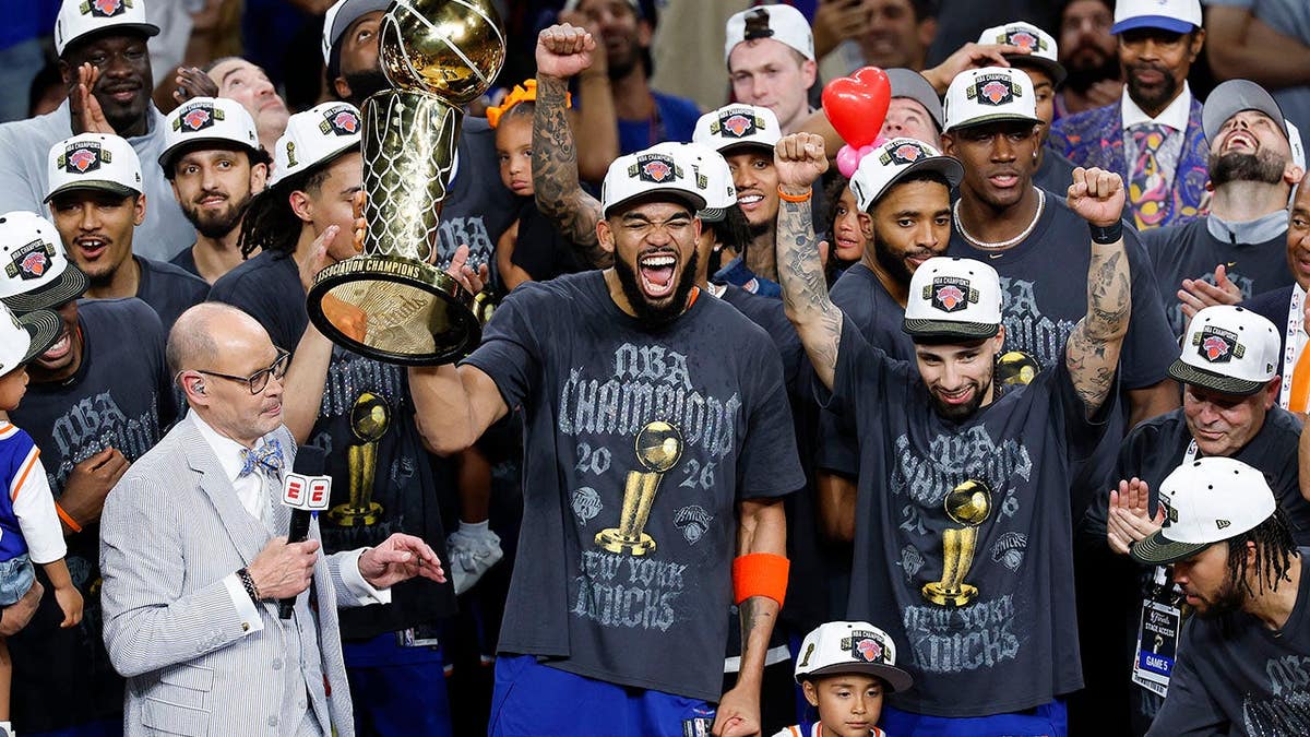 Knicks Face Opening Night Blunder with T-Shirt Mishap