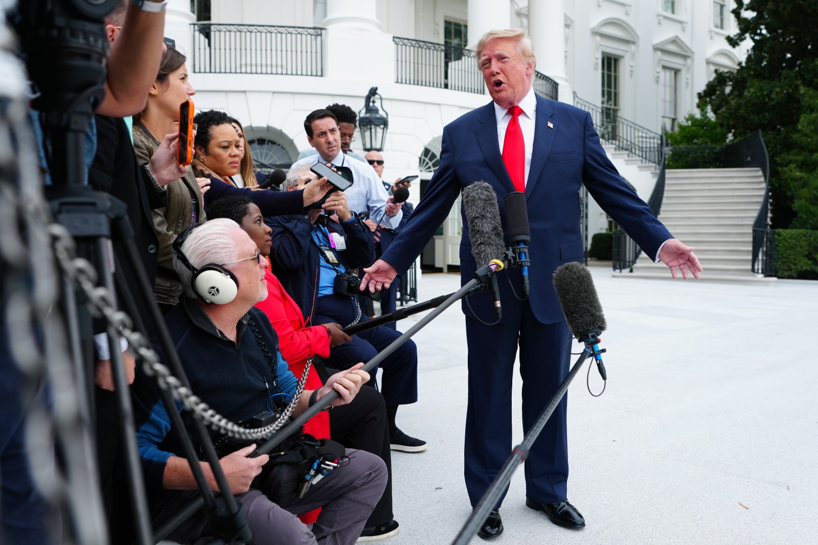 Federal Judge Blocks Ban on CNN, MS NOW, and Politico Journalists at White House