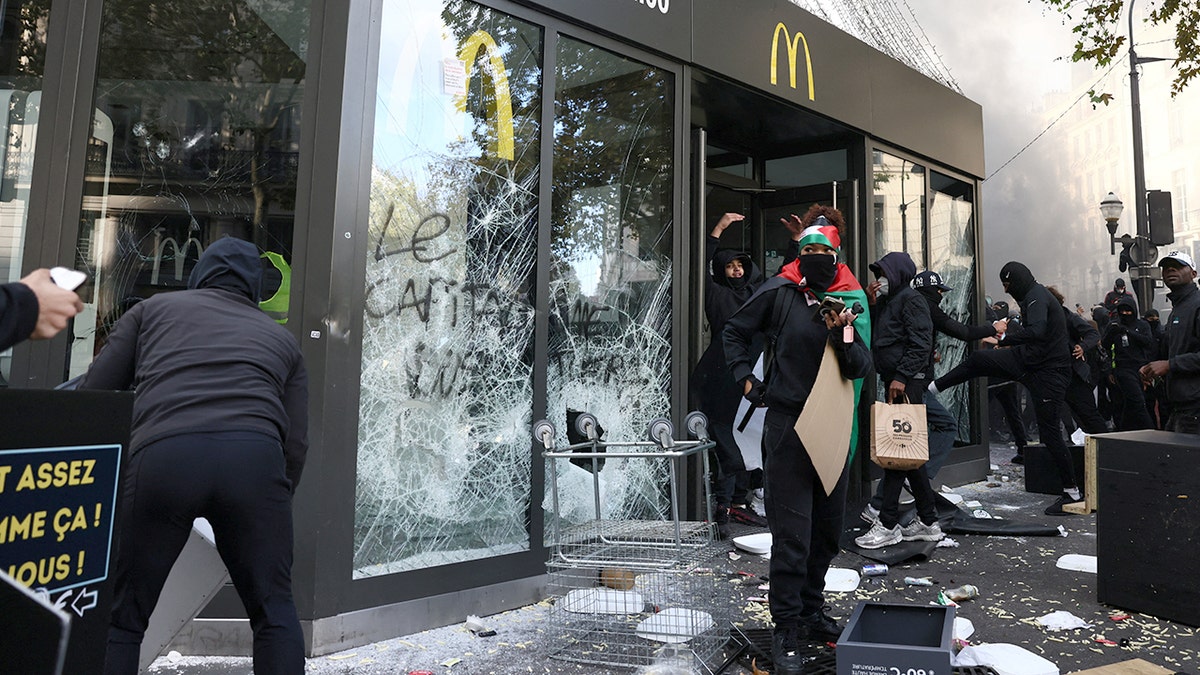 Riots in Paris Lead to Extensive Damage and Vandalism