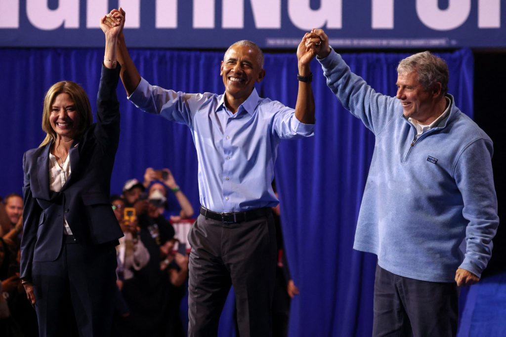 Obama Rallies Midwest Voters Against Trump’s Influence