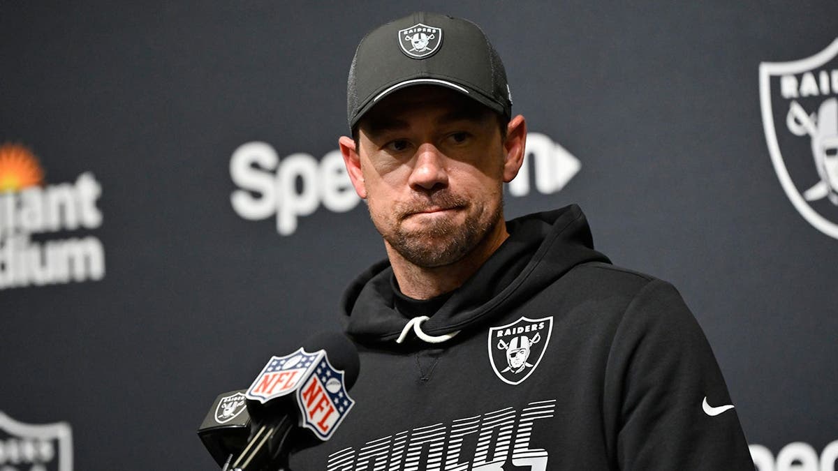 Las Vegas Raiders Quarterback Debate: Cousins vs. Mendoza