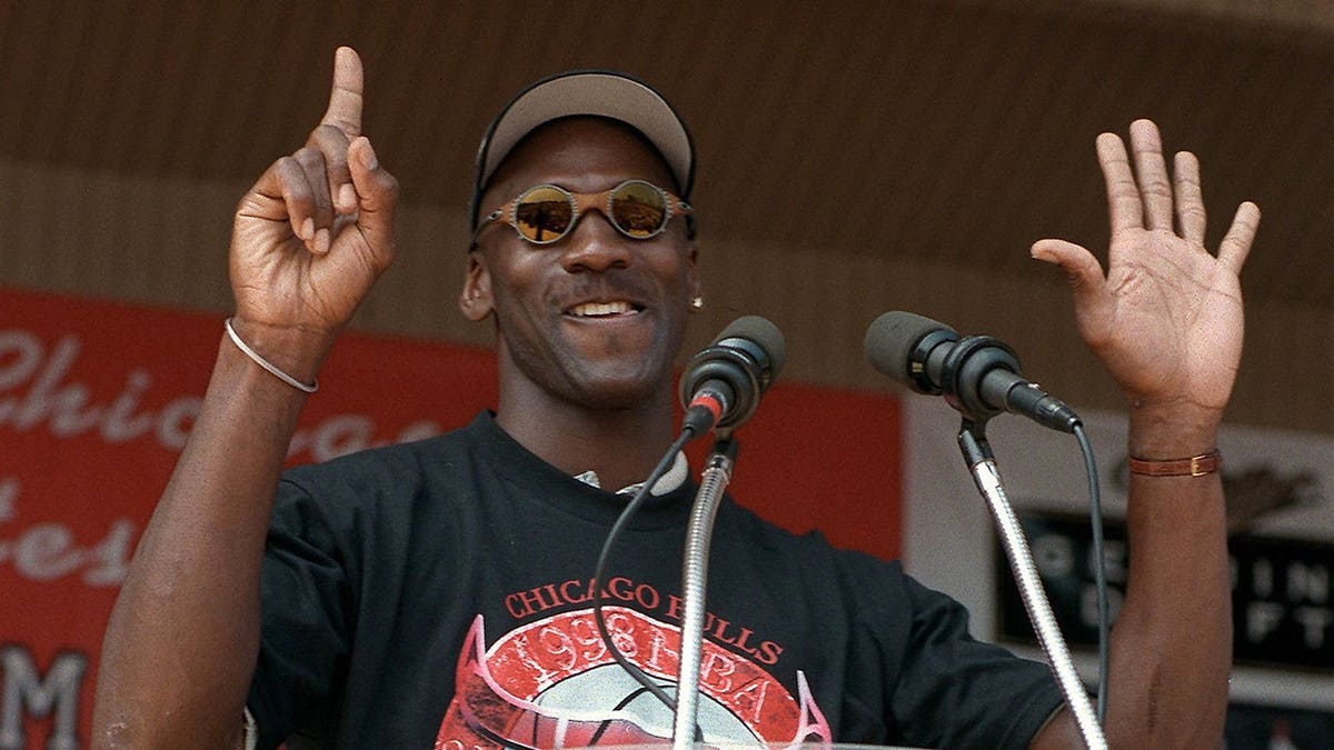 Michael Jordan’s 1998 NBA Finals Jersey Breaks Sales Records