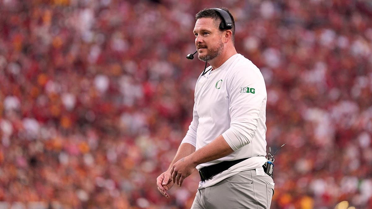 Oregon Ducks Face Uncertain Season Amid Challenges and Controversies
